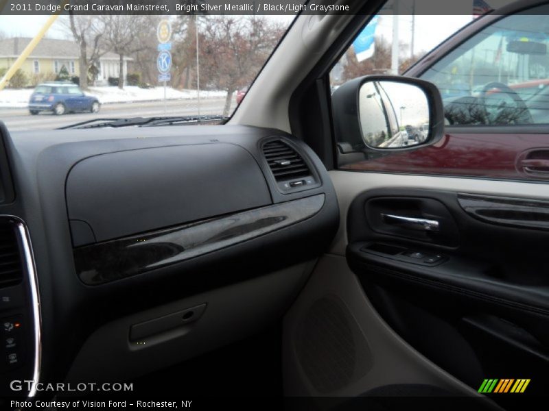 Bright Silver Metallic / Black/Light Graystone 2011 Dodge Grand Caravan Mainstreet