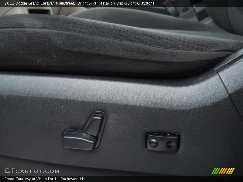 Bright Silver Metallic / Black/Light Graystone 2011 Dodge Grand Caravan Mainstreet