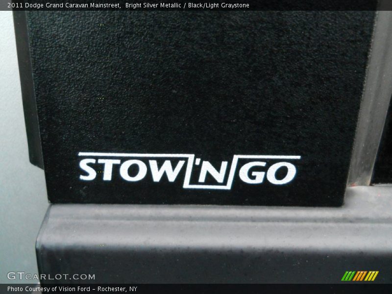 Bright Silver Metallic / Black/Light Graystone 2011 Dodge Grand Caravan Mainstreet
