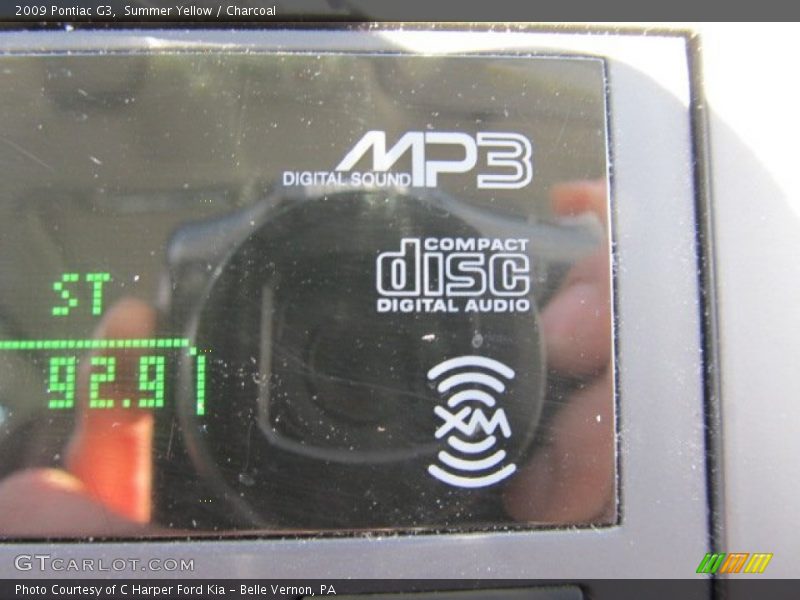 Summer Yellow / Charcoal 2009 Pontiac G3