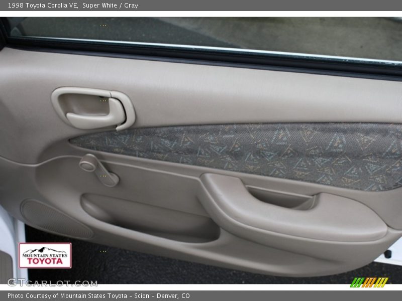 Super White / Gray 1998 Toyota Corolla VE