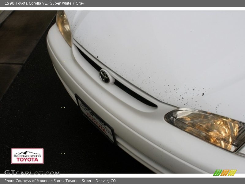 Super White / Gray 1998 Toyota Corolla VE