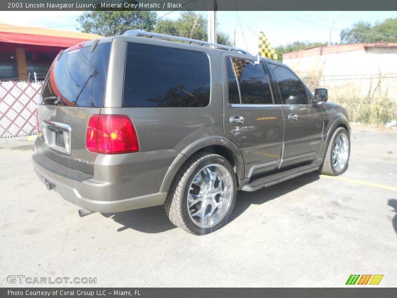 Mineral Grey Metallic / Black 2003 Lincoln Navigator Luxury