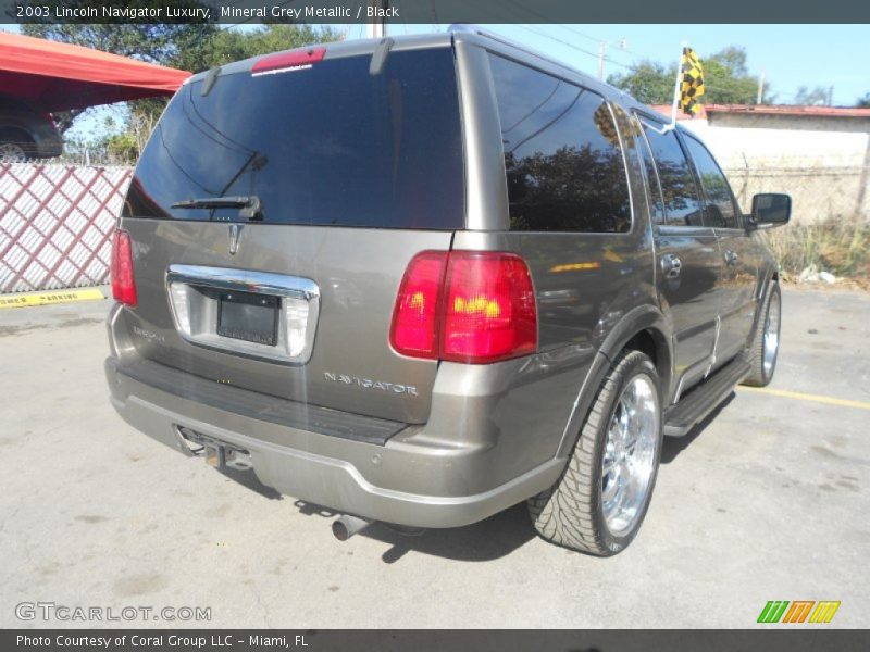 Mineral Grey Metallic / Black 2003 Lincoln Navigator Luxury