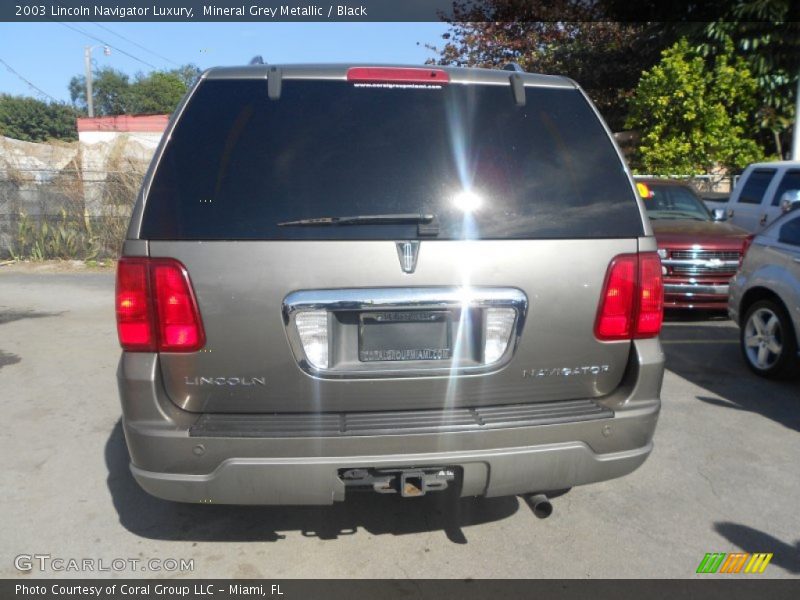 Mineral Grey Metallic / Black 2003 Lincoln Navigator Luxury