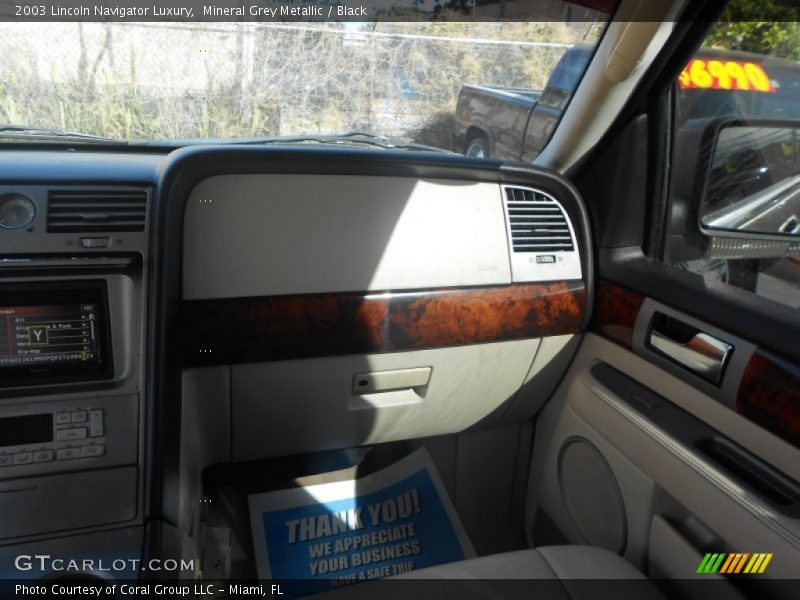 Mineral Grey Metallic / Black 2003 Lincoln Navigator Luxury