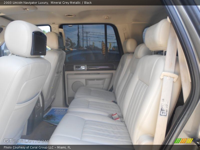 Mineral Grey Metallic / Black 2003 Lincoln Navigator Luxury