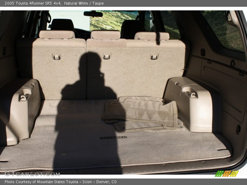 Natural White / Taupe 2005 Toyota 4Runner SR5 4x4