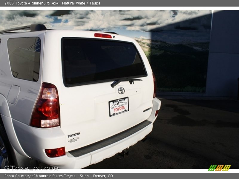 Natural White / Taupe 2005 Toyota 4Runner SR5 4x4