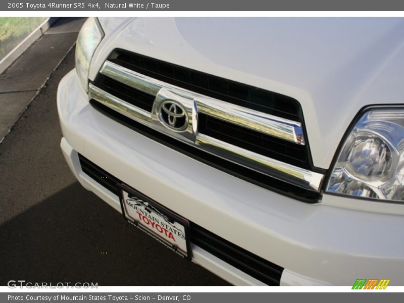 Natural White / Taupe 2005 Toyota 4Runner SR5 4x4