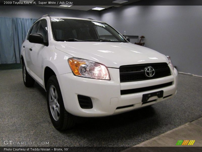 Super White / Ash Gray 2009 Toyota RAV4 I4