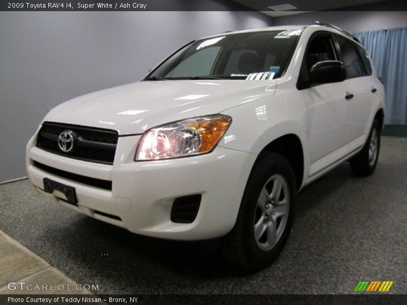 Super White / Ash Gray 2009 Toyota RAV4 I4
