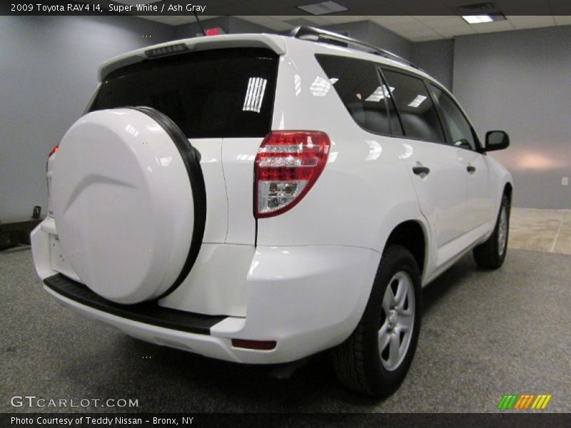 Super White / Ash Gray 2009 Toyota RAV4 I4