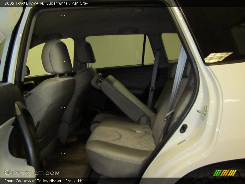 Super White / Ash Gray 2009 Toyota RAV4 I4