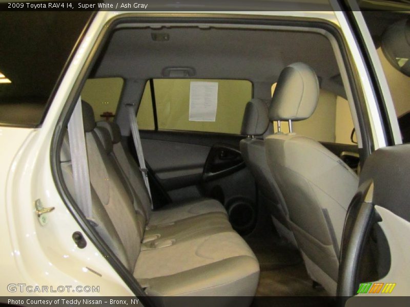 Super White / Ash Gray 2009 Toyota RAV4 I4