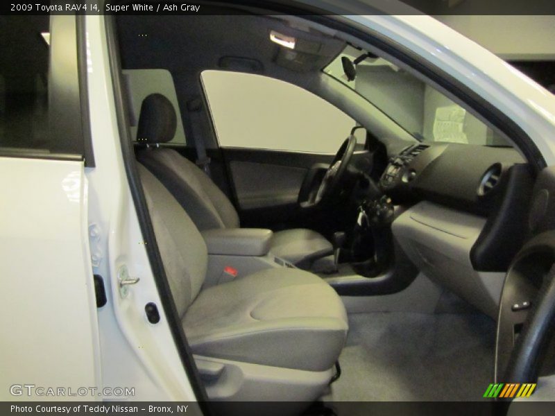 Super White / Ash Gray 2009 Toyota RAV4 I4