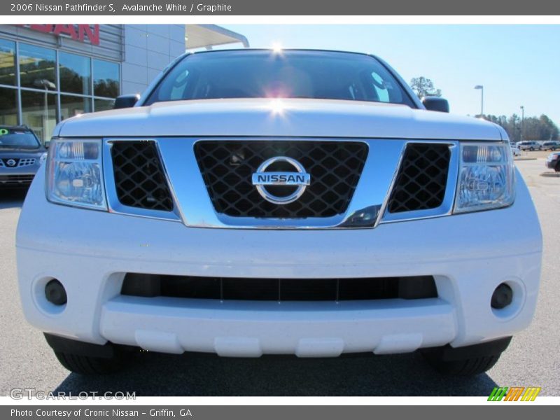 Avalanche White / Graphite 2006 Nissan Pathfinder S