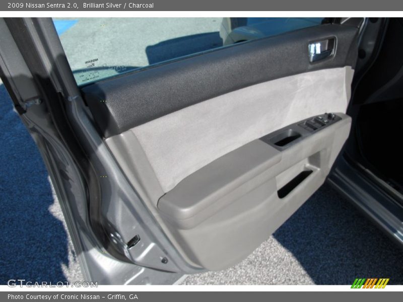 Brilliant Silver / Charcoal 2009 Nissan Sentra 2.0