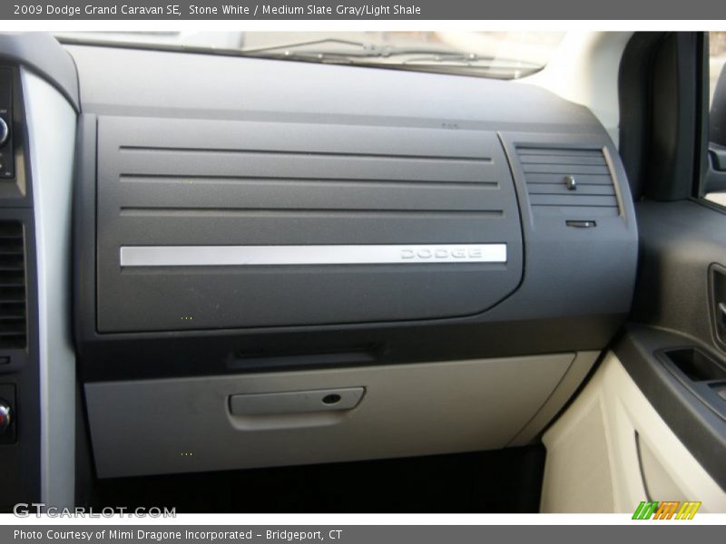 Stone White / Medium Slate Gray/Light Shale 2009 Dodge Grand Caravan SE