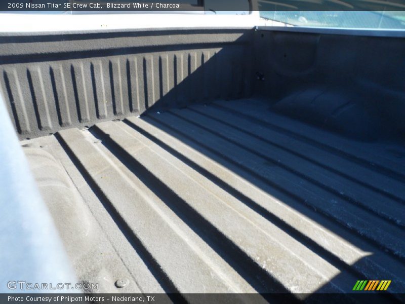 Blizzard White / Charcoal 2009 Nissan Titan SE Crew Cab