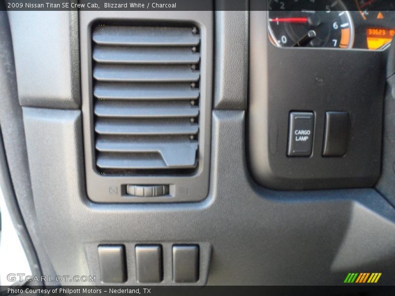 Blizzard White / Charcoal 2009 Nissan Titan SE Crew Cab
