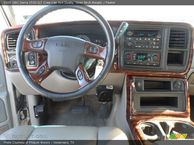 Dashboard of 2005 Sierra 3500 SLT Crew Cab 4x4 Dually