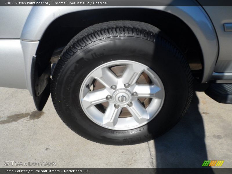 Chrome Silver Metallic / Charcoal 2003 Nissan Pathfinder SE