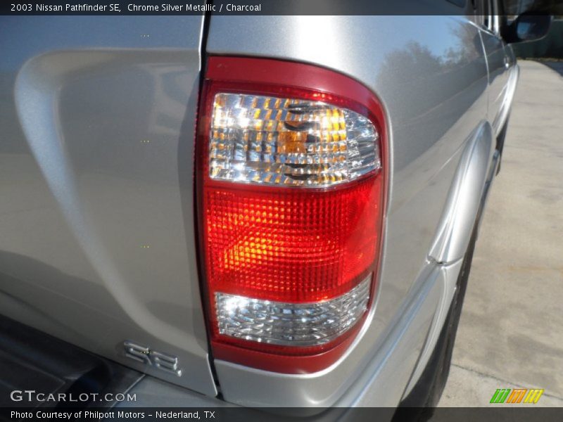 Chrome Silver Metallic / Charcoal 2003 Nissan Pathfinder SE
