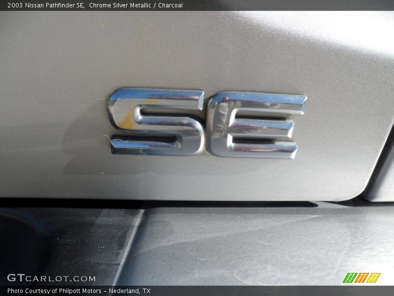 Chrome Silver Metallic / Charcoal 2003 Nissan Pathfinder SE