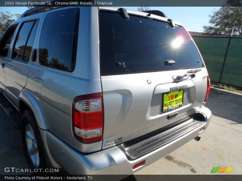 Chrome Silver Metallic / Charcoal 2003 Nissan Pathfinder SE