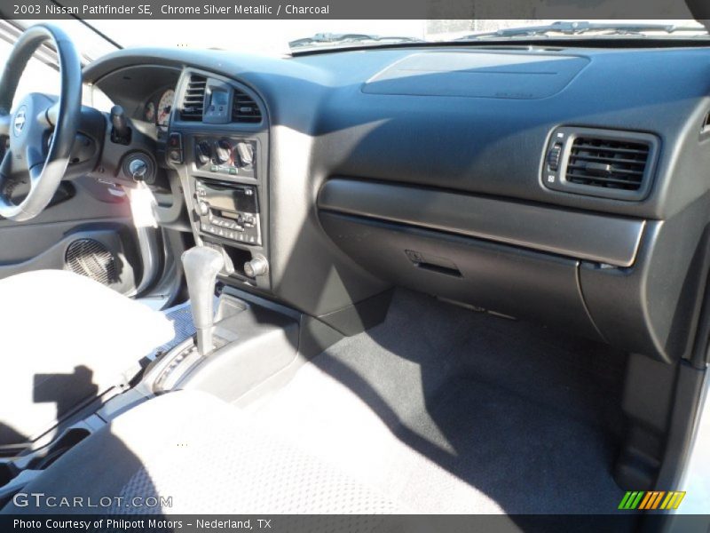 Chrome Silver Metallic / Charcoal 2003 Nissan Pathfinder SE