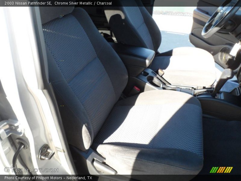 Chrome Silver Metallic / Charcoal 2003 Nissan Pathfinder SE