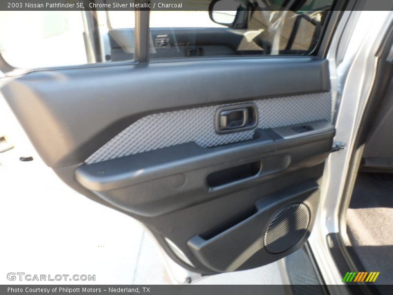 Chrome Silver Metallic / Charcoal 2003 Nissan Pathfinder SE