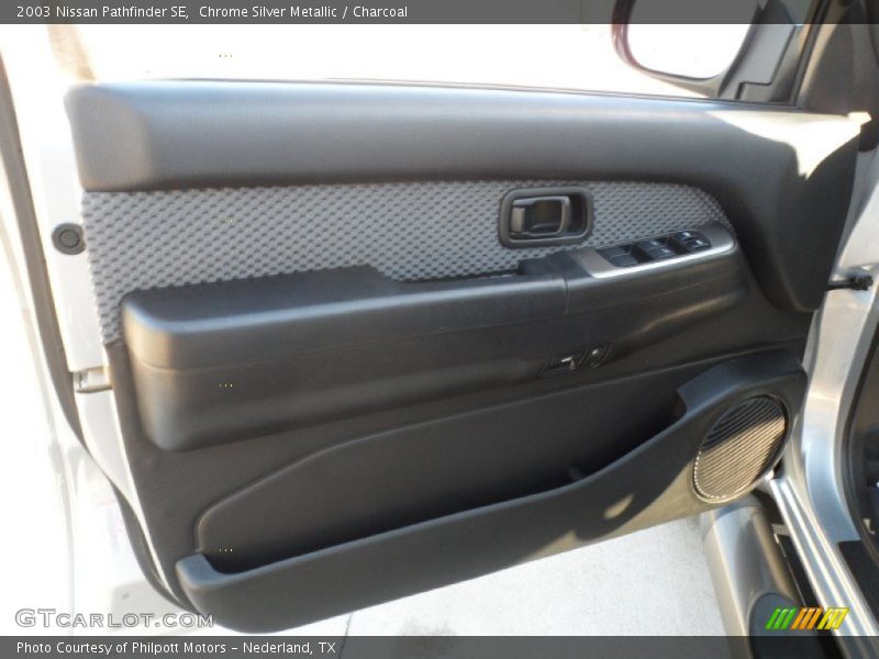 Chrome Silver Metallic / Charcoal 2003 Nissan Pathfinder SE