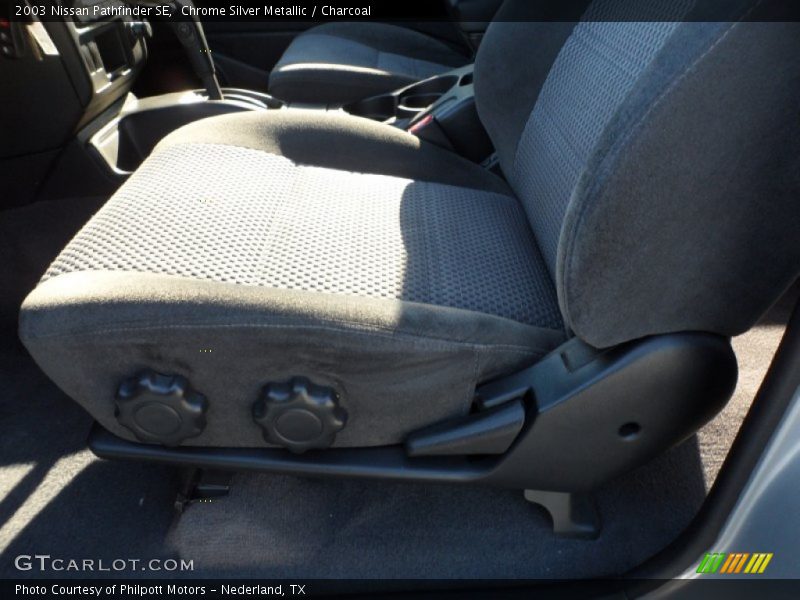 Chrome Silver Metallic / Charcoal 2003 Nissan Pathfinder SE