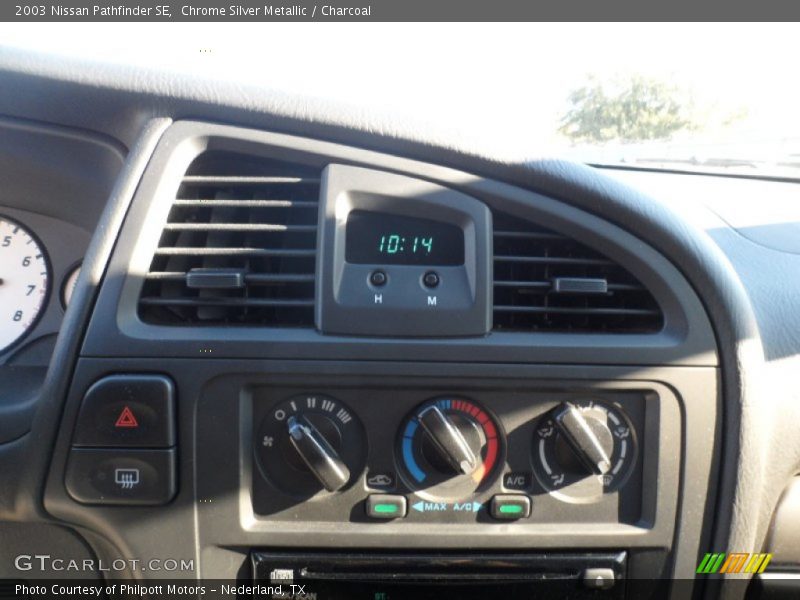 Chrome Silver Metallic / Charcoal 2003 Nissan Pathfinder SE