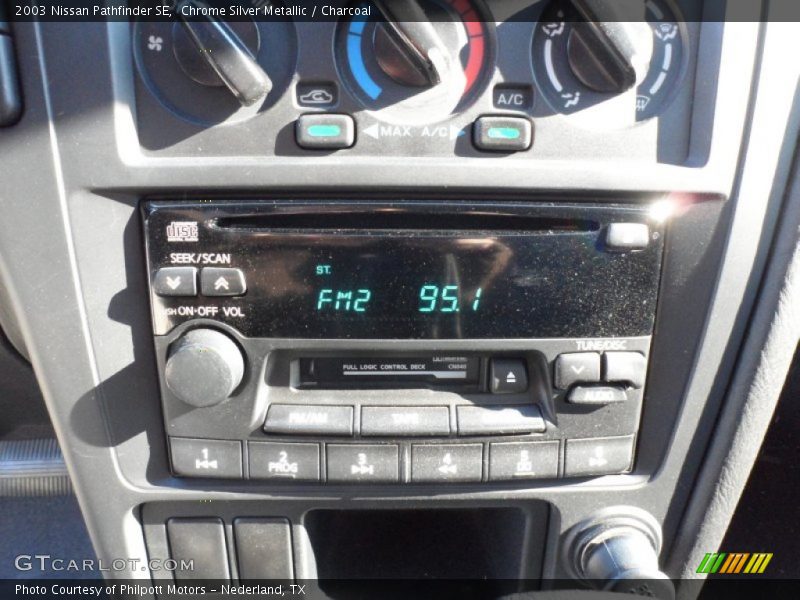 Chrome Silver Metallic / Charcoal 2003 Nissan Pathfinder SE