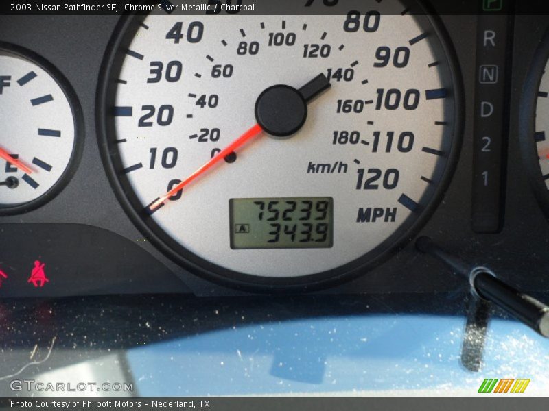 Chrome Silver Metallic / Charcoal 2003 Nissan Pathfinder SE