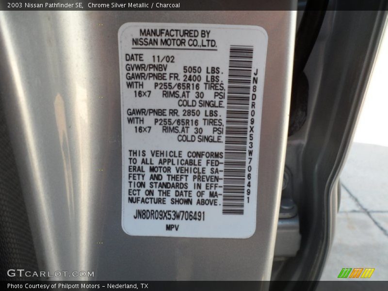 Chrome Silver Metallic / Charcoal 2003 Nissan Pathfinder SE