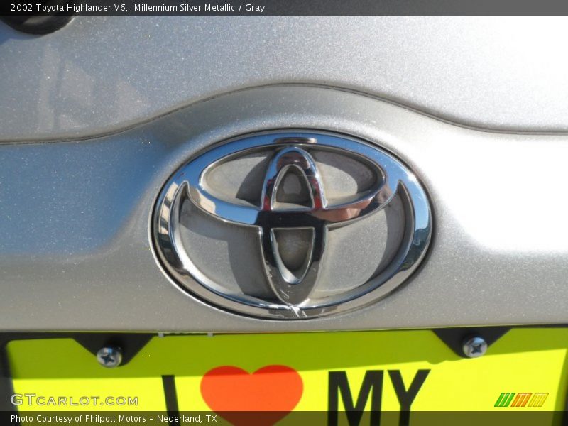 Millennium Silver Metallic / Gray 2002 Toyota Highlander V6