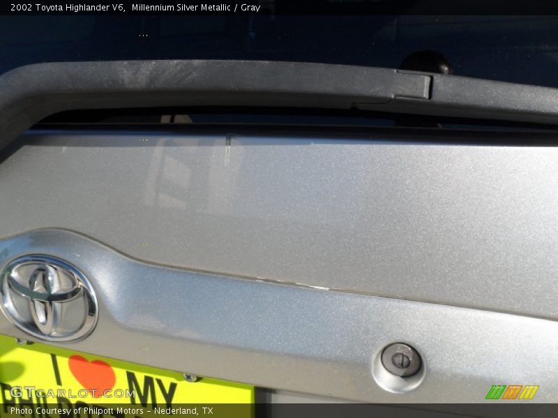 Millennium Silver Metallic / Gray 2002 Toyota Highlander V6