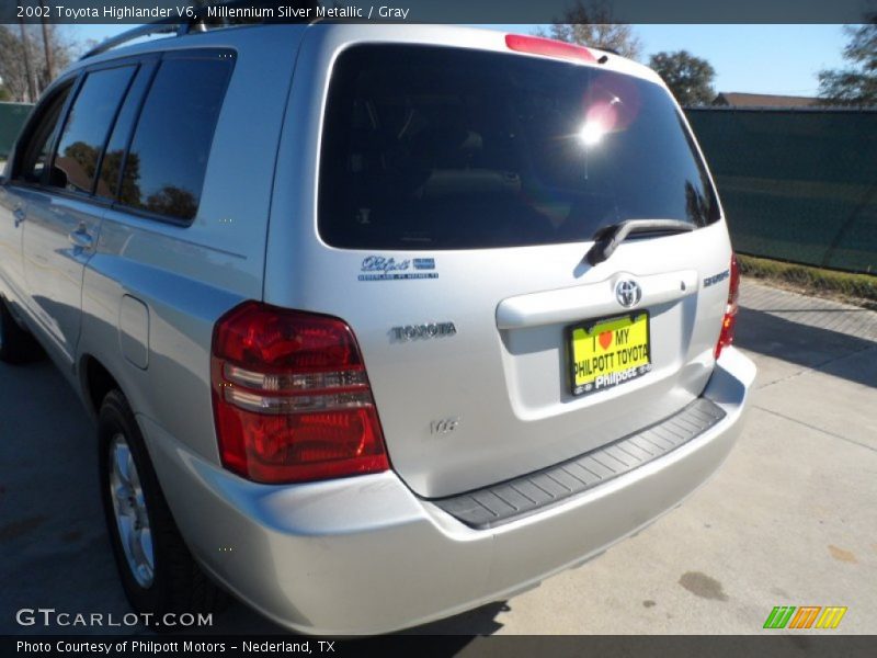 Millennium Silver Metallic / Gray 2002 Toyota Highlander V6