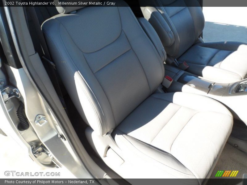 Millennium Silver Metallic / Gray 2002 Toyota Highlander V6