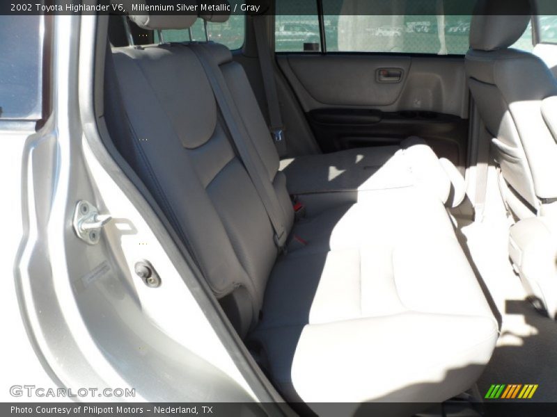 Millennium Silver Metallic / Gray 2002 Toyota Highlander V6