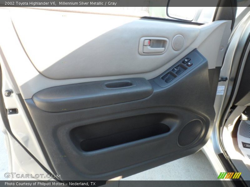 Millennium Silver Metallic / Gray 2002 Toyota Highlander V6