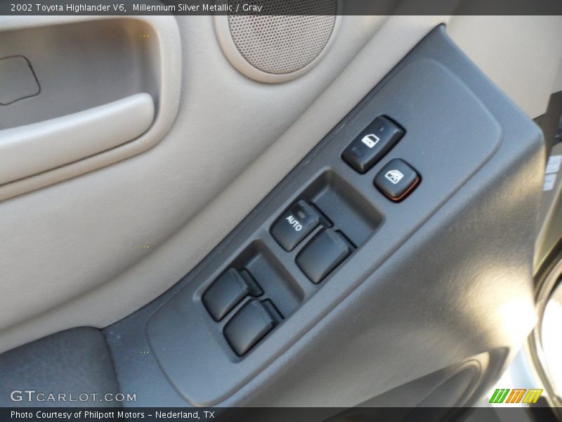 Millennium Silver Metallic / Gray 2002 Toyota Highlander V6
