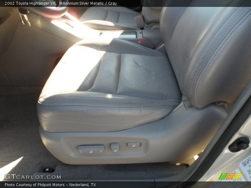 Millennium Silver Metallic / Gray 2002 Toyota Highlander V6