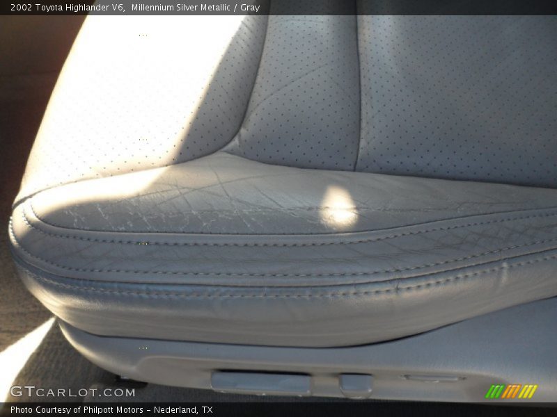 Millennium Silver Metallic / Gray 2002 Toyota Highlander V6