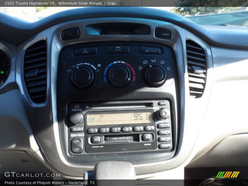Millennium Silver Metallic / Gray 2002 Toyota Highlander V6