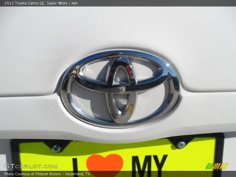 Super White / Ash 2011 Toyota Camry LE